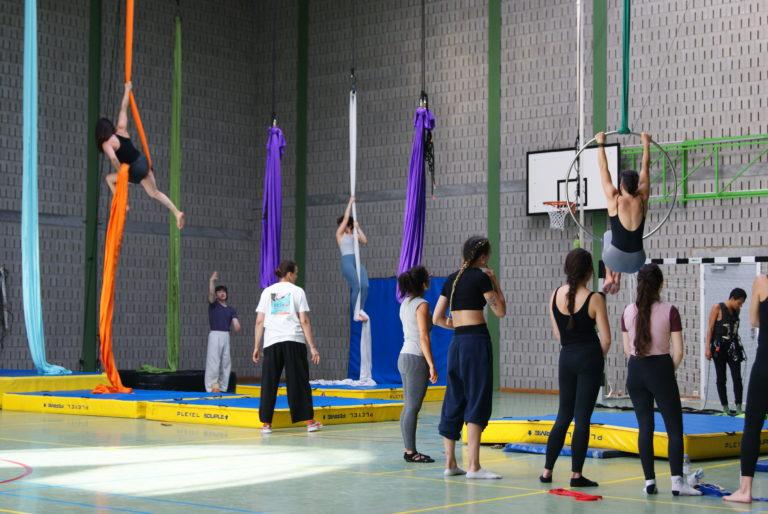 Cours tissu aérien adulte Laeken – débutant·es | ECCIVOL 2025-2026