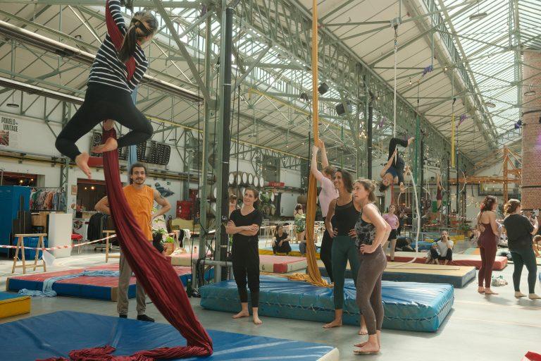 Atelier tissu aérien adulte et 14 ans+ -niveau 1/2 Laeken | ECCIVOL 2026-2027 Atelier tissu aérien adulte et 14 ans+ -niveau 1/2 Laeken | ECCIVOL 2026-2027